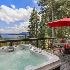 Panoramic Lakeview & Hot Tub!