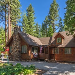 Dancing Cubs Cabin!  Hot Tub, Walk to Beach!