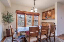 4 BR / 3.5 BA Home Near Downtown Truckee & Skiing!