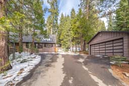 Bearfoot Bungalow in Lower Tahoe Park!