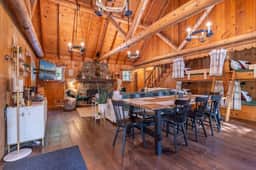Bearfoot Bungalow in Lower Tahoe Park!