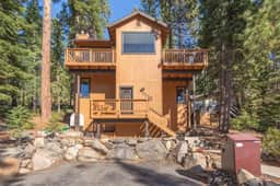 Cedar Flat Cabin - Outdoor Fire Pit!