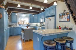 Chamberlands Charmer w/ Hot Tub!