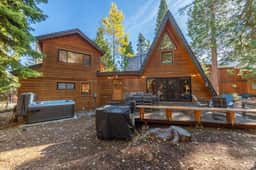 Chamberlands Charmer w/ Hot Tub!