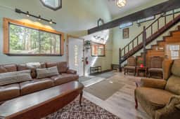 Cozy Cabin Near Sunnyside!