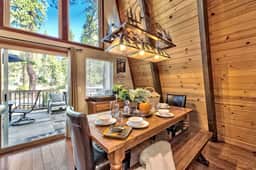 Spacious Cabin Across From Beach!