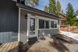 Stylish 1 BR Unit Near Town
