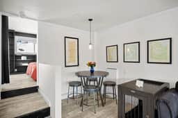 Stylish 1 BR Unit Near Town