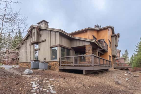 4 BR / 3.5 BA Home Near Downtown Truckee & Skiing! - Image 1