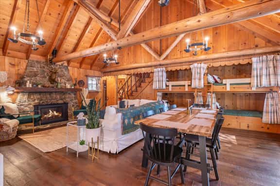 Bearfoot Bungalow in Lower Tahoe Park! - Image 1