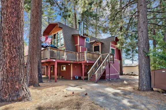 Spacious Cabin Across From Beach! - Image 1