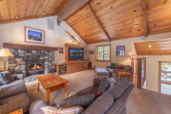 Super Clean - Tahoe Park Access! - Image 1