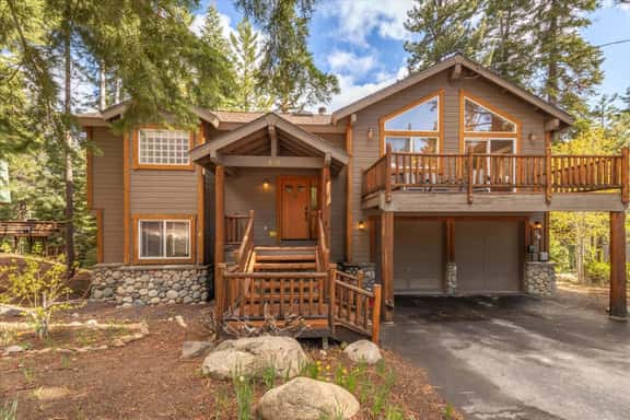 West Shore Cabin with Hot Tub! - Image 1