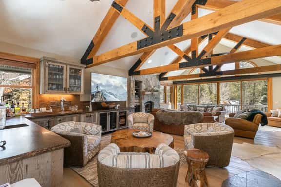 Winding Creek Lodge!  Hot Tub & Access to Mountaineer Shuttle! - Image 1