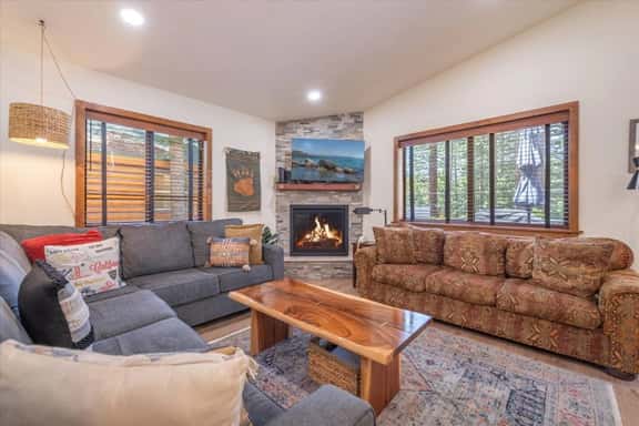 Agatam Lodge — Your Cozy North Tahoe Retreat! - Image 1
