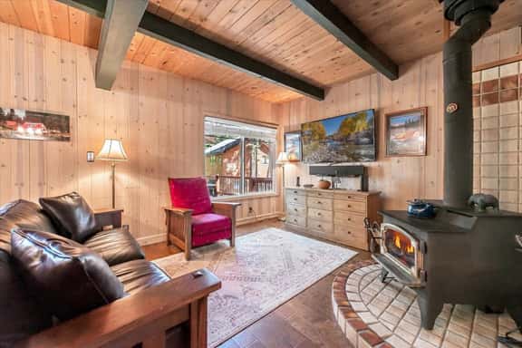 Central Chamberlands Cabin! Pool & Beach Access! - Image 1