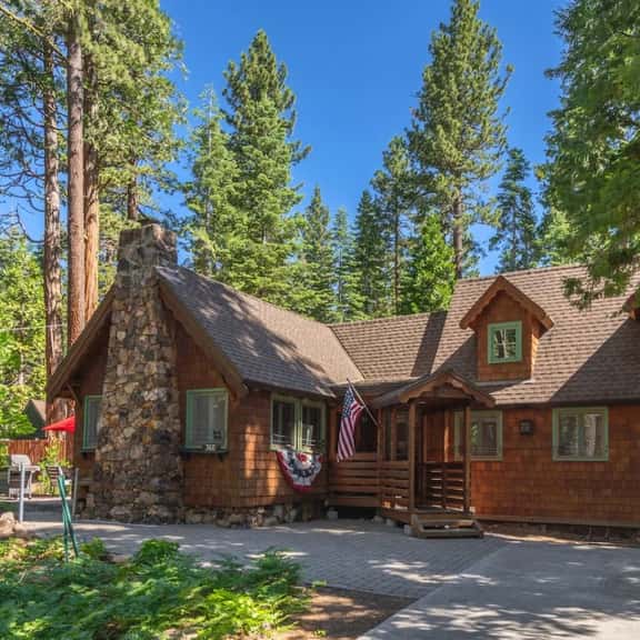 Dancing Cubs Cabin!  Hot Tub, Walk to Beach! - Image 1