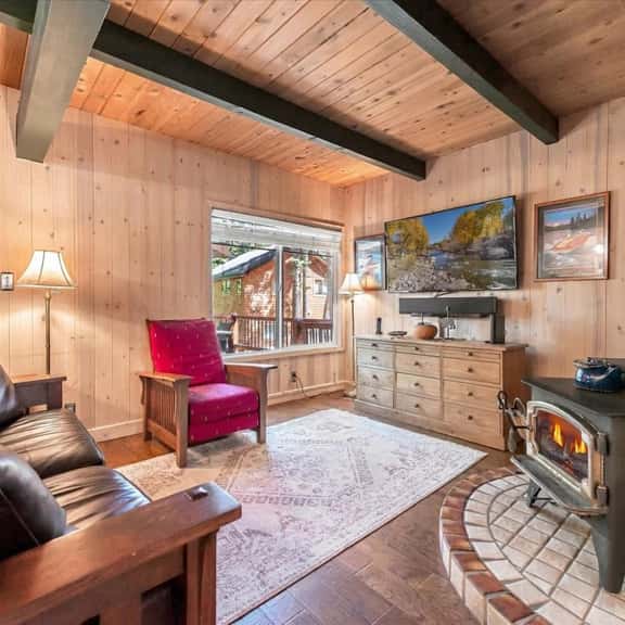 Central Chamberlands Cabin! Pool & Beach Access! - Image 1