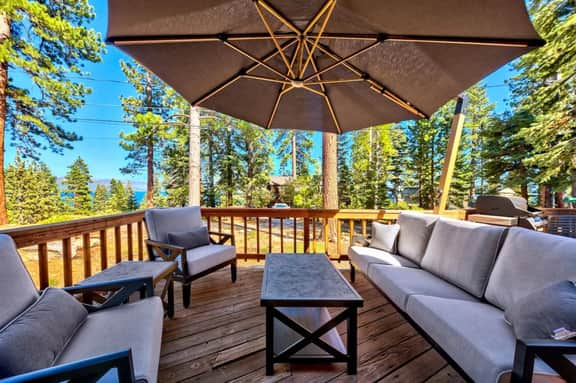 Cedar Flat - Views of the Lake!