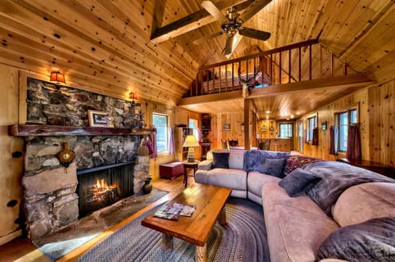 Cedar Flat - Views of the Lake!