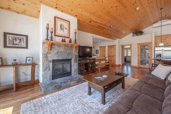 Central Truckee Ski Lease!