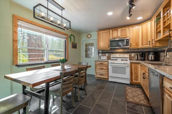 Cozy Cabin Near Sunnyside!