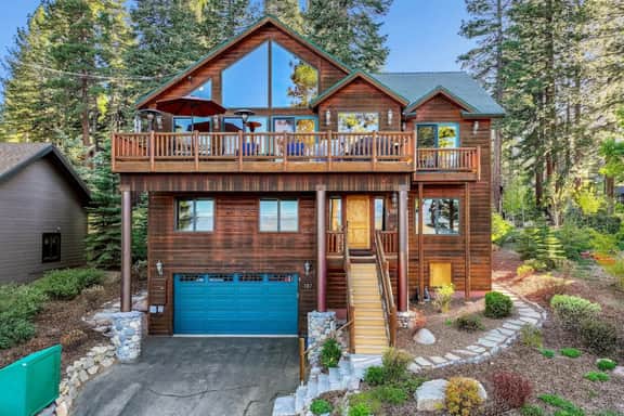 Lake Views, AC, Hot Tub & Fire Pit!