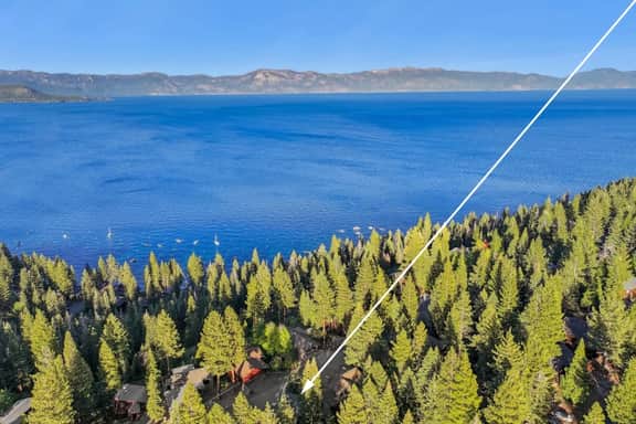 Lake Views, AC, Hot Tub & Fire Pit!