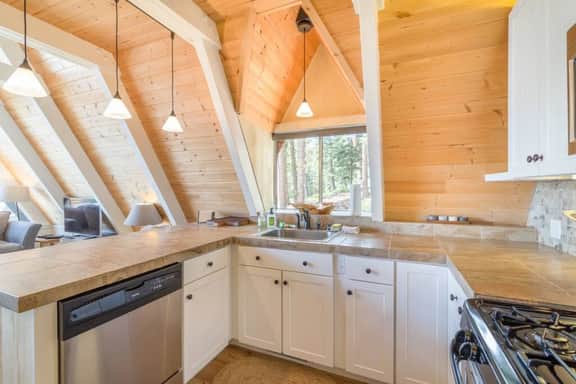 Pet Friendly with Big Views!