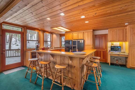 Spacious Prime Northstar Cabin!