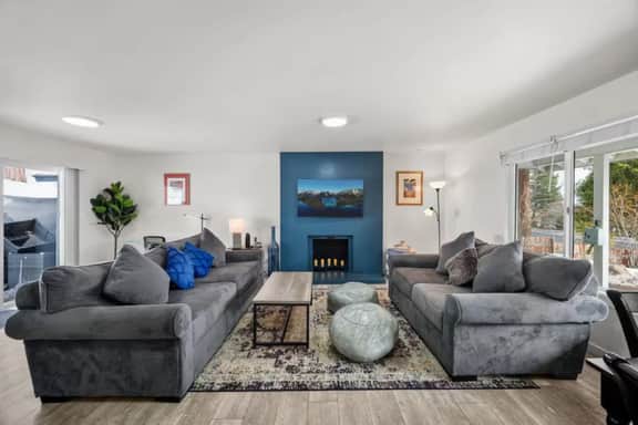Tahoe Getaway across from Lake!