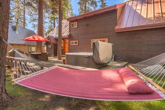 Tahoe Park Beauty w/ Private Hot Tub!