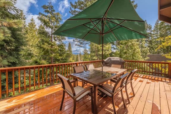 West Shore Cabin with Hot Tub!