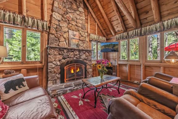 Dancing Cubs Cabin!  Hot Tub, Walk to Beach!