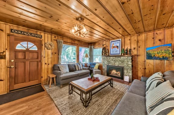 Classic Lower Tahoe Park Cabin!