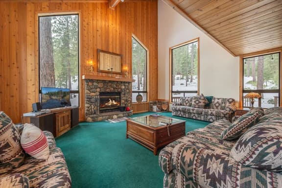 Spacious Prime Northstar Cabin!