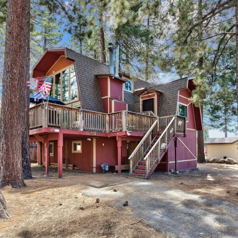Spacious Cabin Across From Beach!