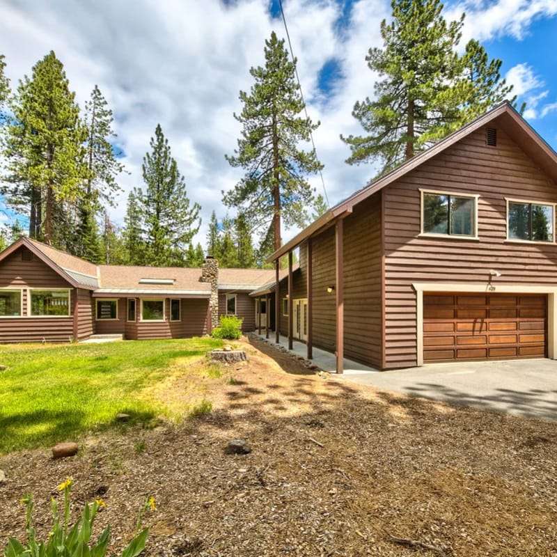 Tahoe Vista - Walk To Beach!